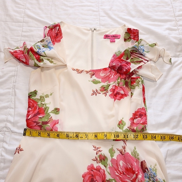 Betsey Johnson Rose Floral Print Ivory Handkerchief Tea Dress Sz 2 - Picture 8 of 12